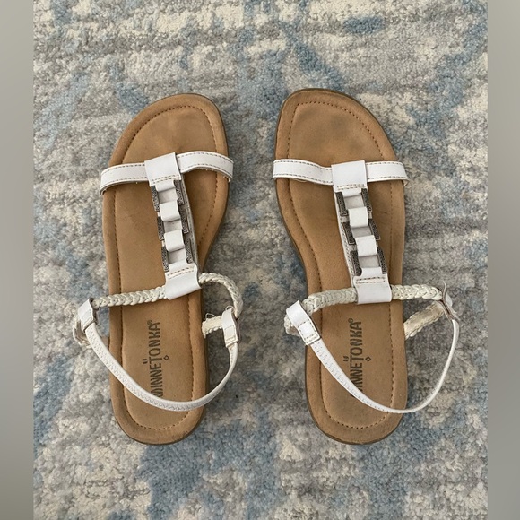 Women’s Size 6.5 Minnetonka White Strappy Sandals - Picture 11 of 11